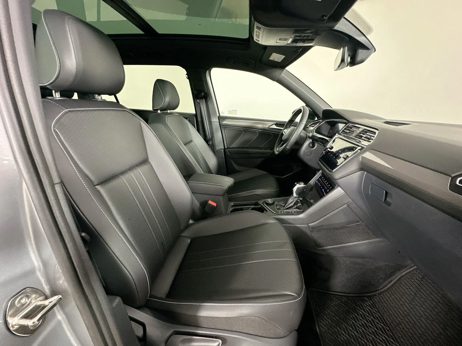 Used 2024 Silver Volkswagen  image 43