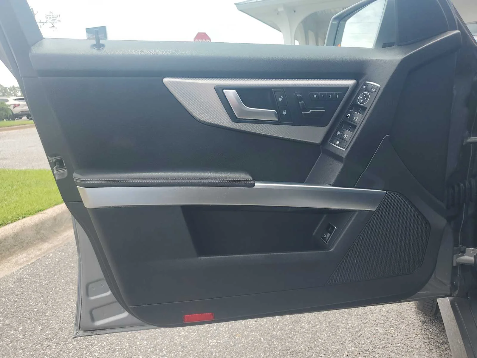 Used 2015  Mercedes-Benz GLK 350 image 15