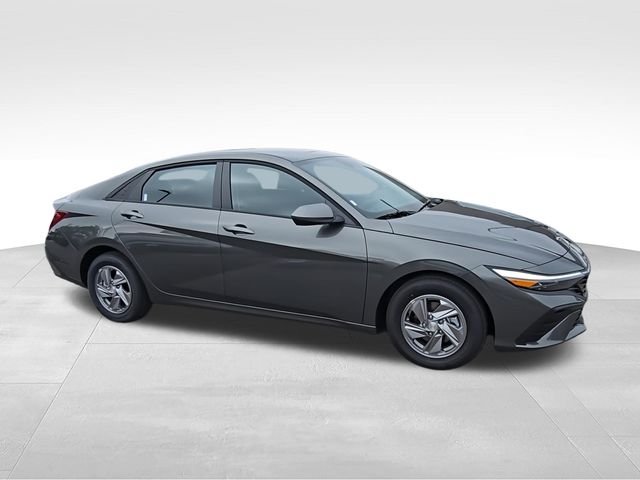 Used 2025 Gray Hyundai SE image 2