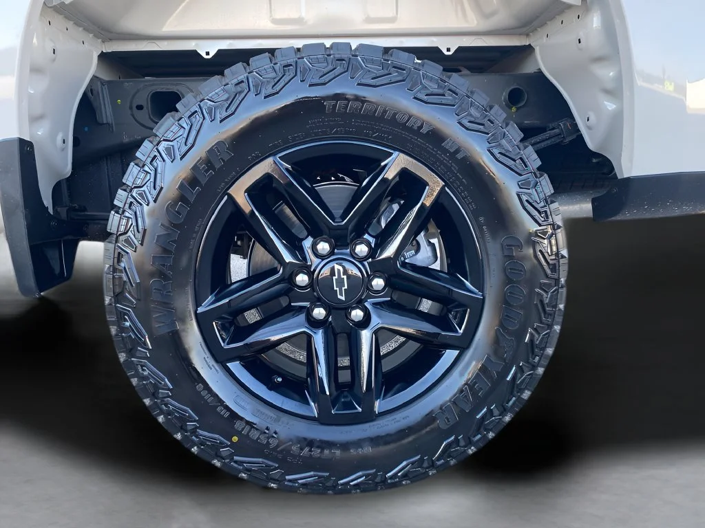 Used 2026 White Sands Chevrolet Custom Trail Boss image 32