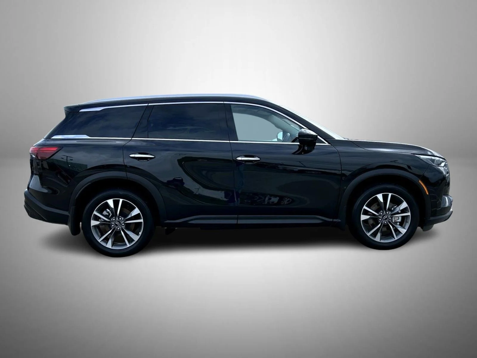Used 2025 Black INFINITI LUXE image 4