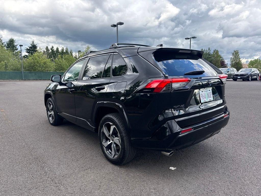 Used 2022 Midnight Black Metallic Toyota SE image 5