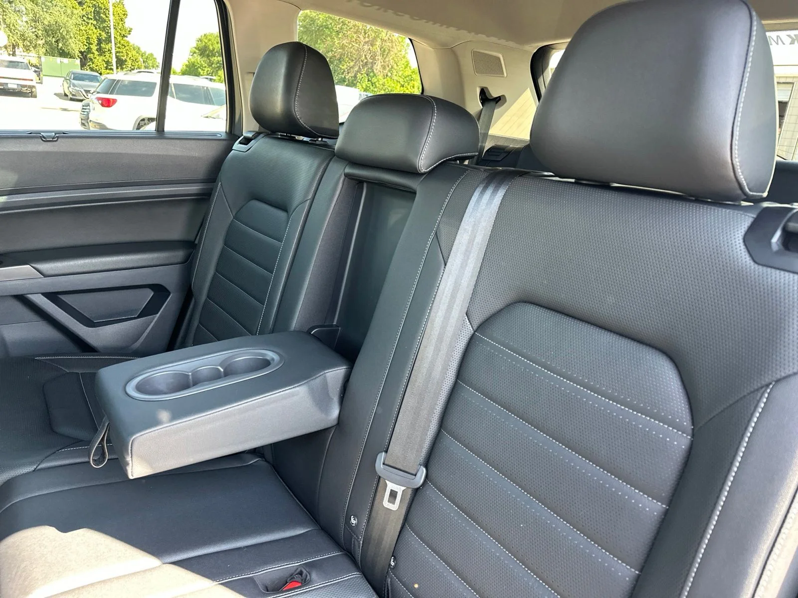 Used 2019 Gray Volkswagen SEL Premium image 28