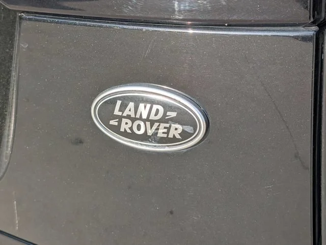 Used 2022 Black Land Rover R-Dynamic S image 39