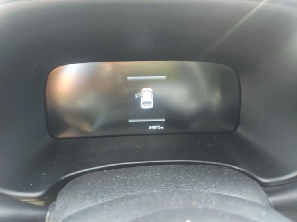Used 2025  Kia LX image 13