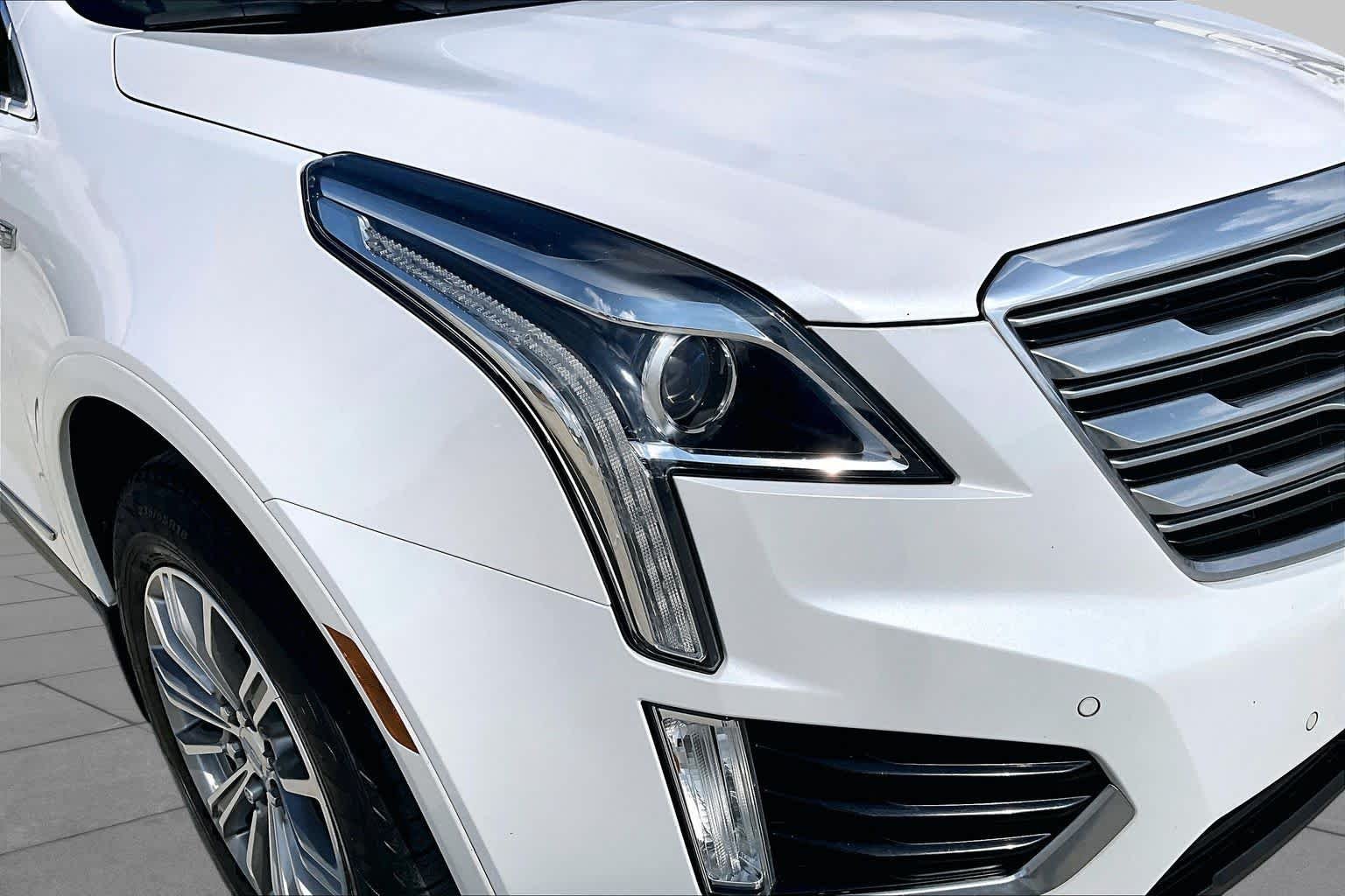 Used 2017 Crystal White Tricoat Cadillac Luxury FWD image 25