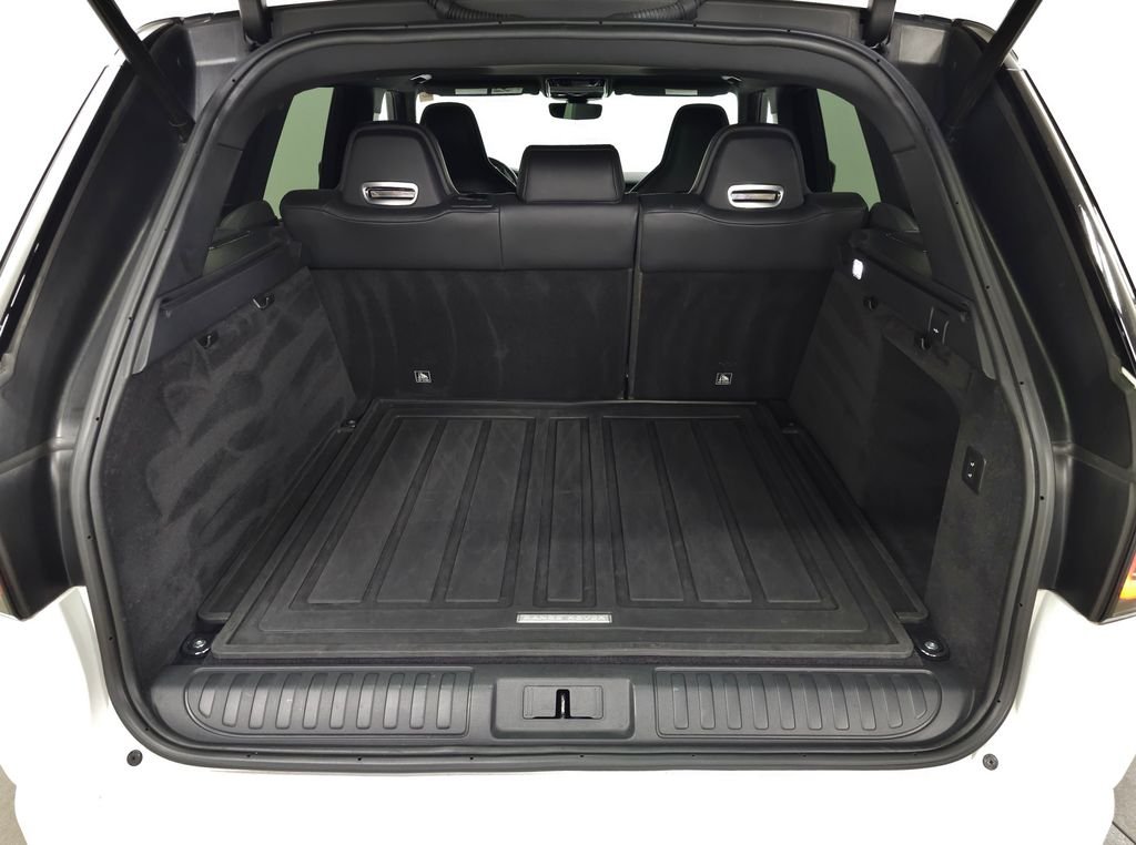 Used 2022 Fuji White Land Rover SVR image 5