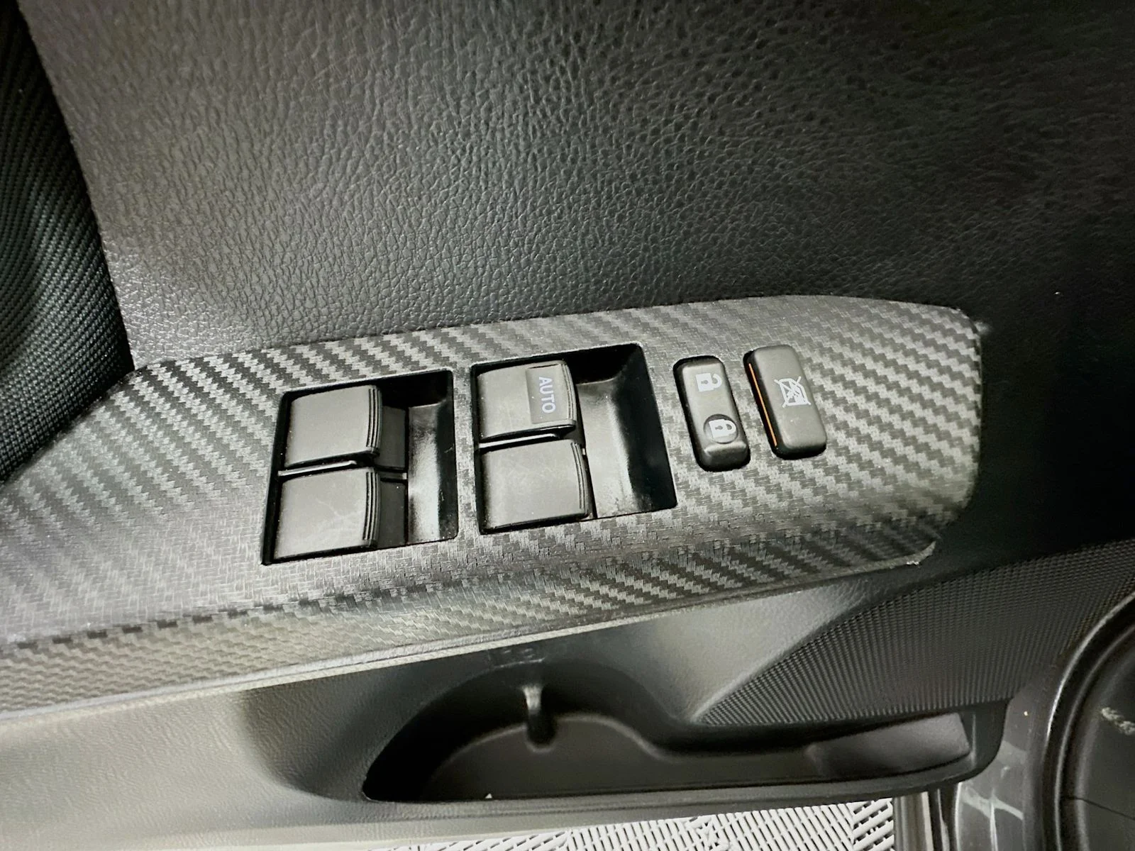 Used 2013 Gray Toyota XLE image 17