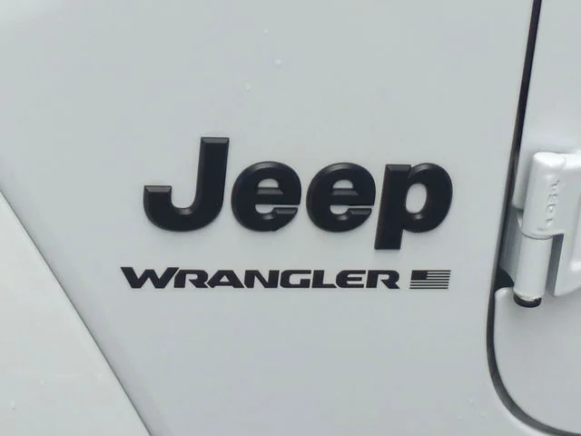 New 2025 Bright White Clear-Coat Exterior Paint Jeep Sahara image 38