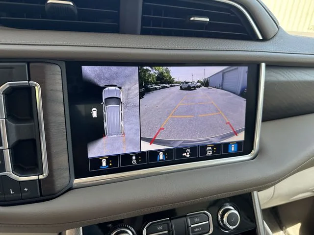 Used 2021 White GMC Denali image 23