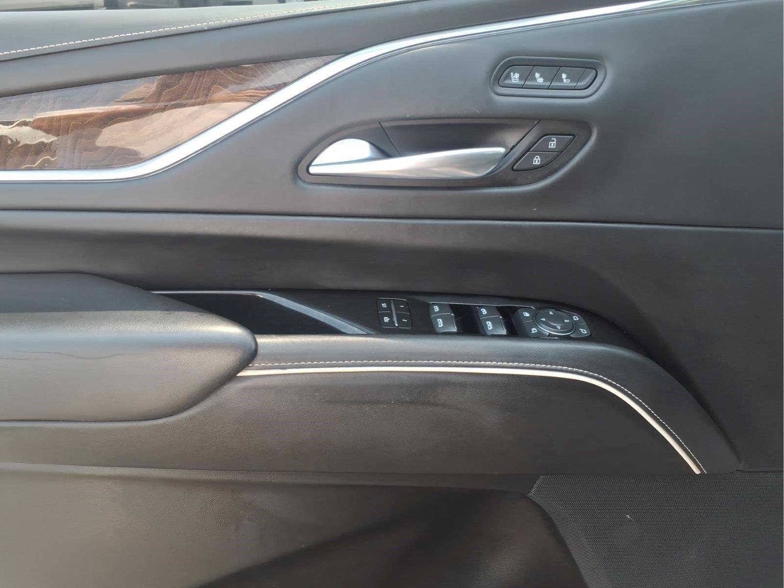 Used 2021 CRYSTAL WHITE TRICOAT Cadillac Sport Platinum image 18