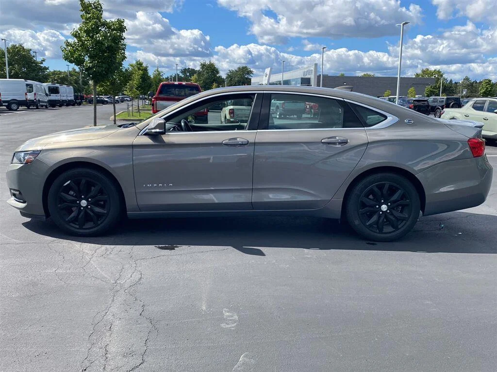 Used 2019 Pepperdust Metallic Chevrolet LT image 7