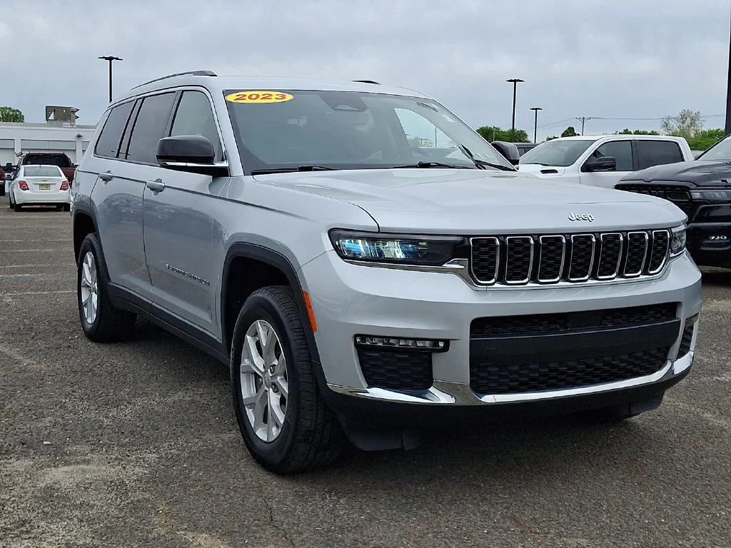 Used 2023 Silver Zynith Jeep Limited image 2