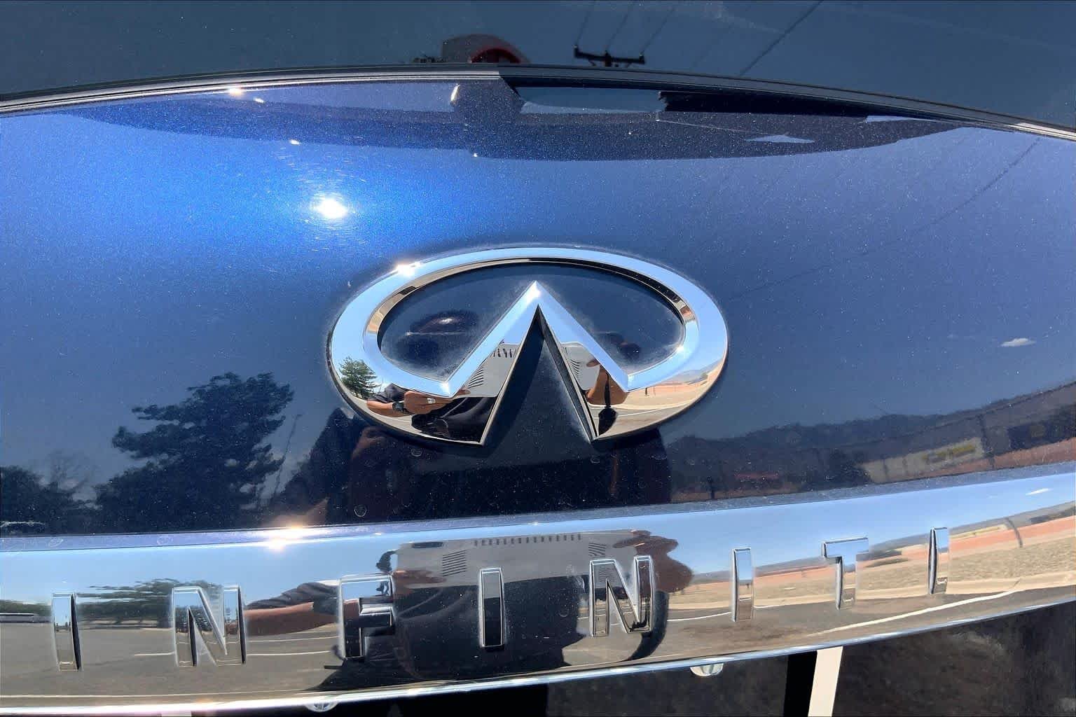 Used 2017 Hermosa Blue INFINITI Limited image 33