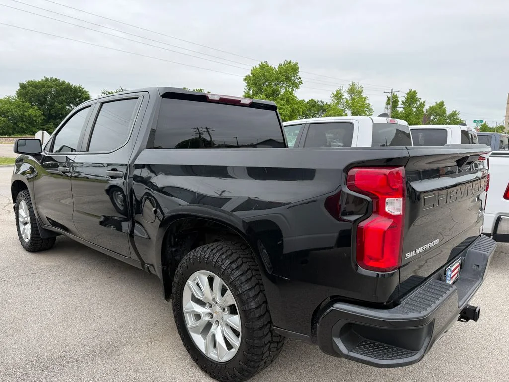 Used 2019 Black Chevrolet Custom image 13