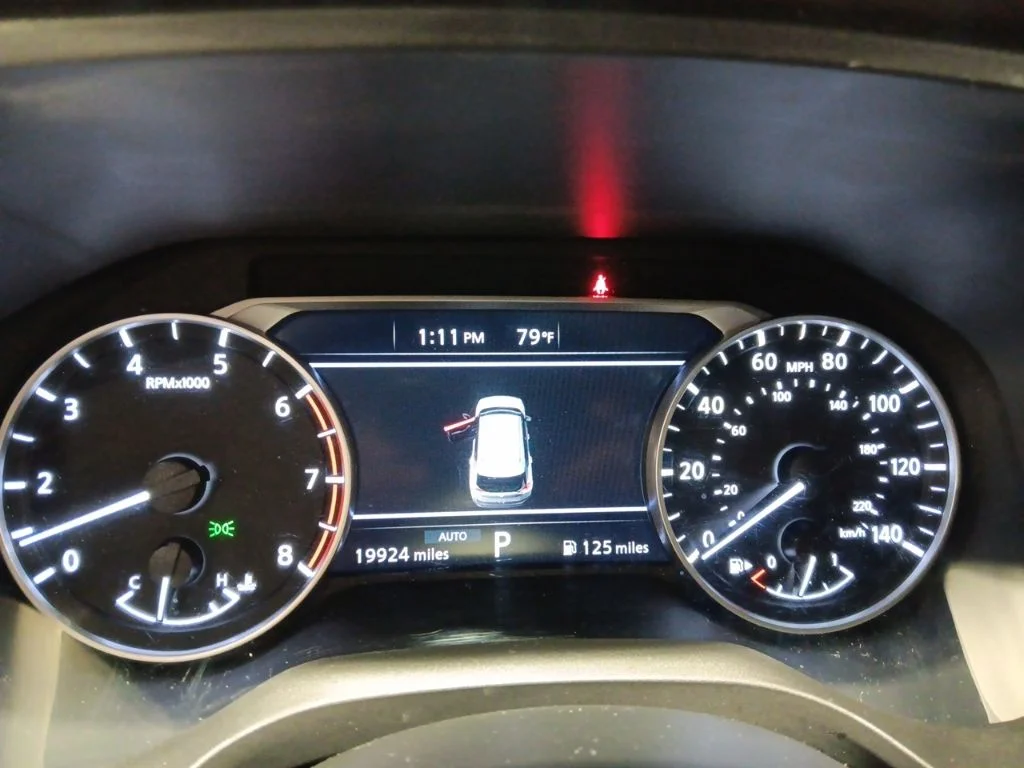 Used 2023 White Nissan SV image 4