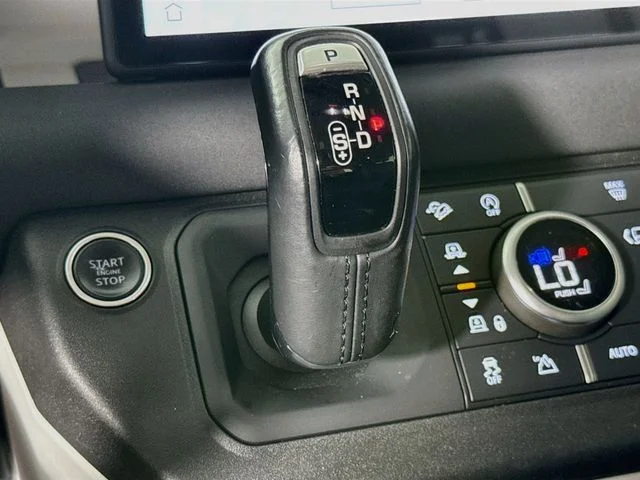Used 2021 Eiger Grey Metallic Land Rover SE image 19