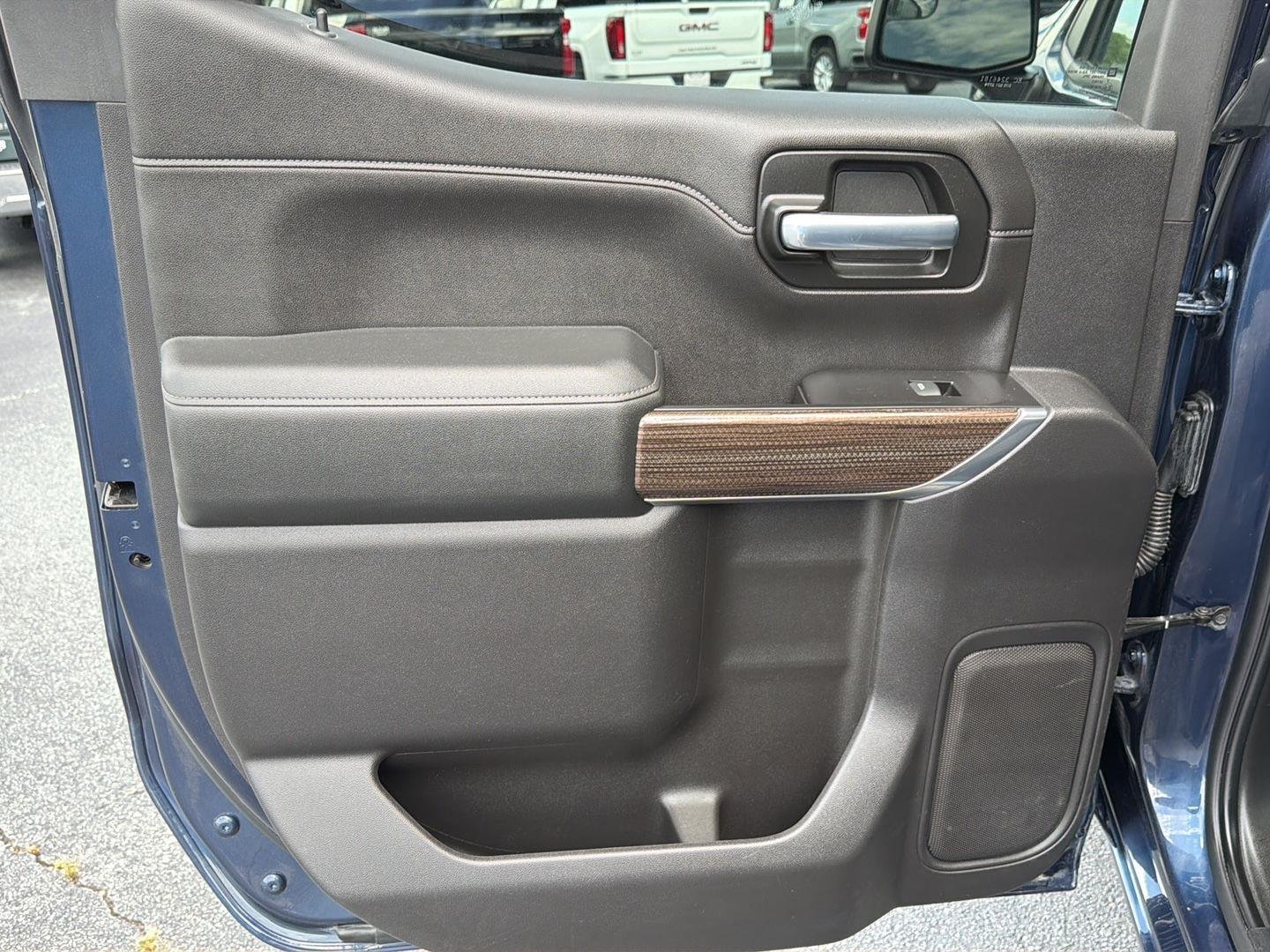 Used 2019 Northsky Blue Metallic Chevrolet RST image 17