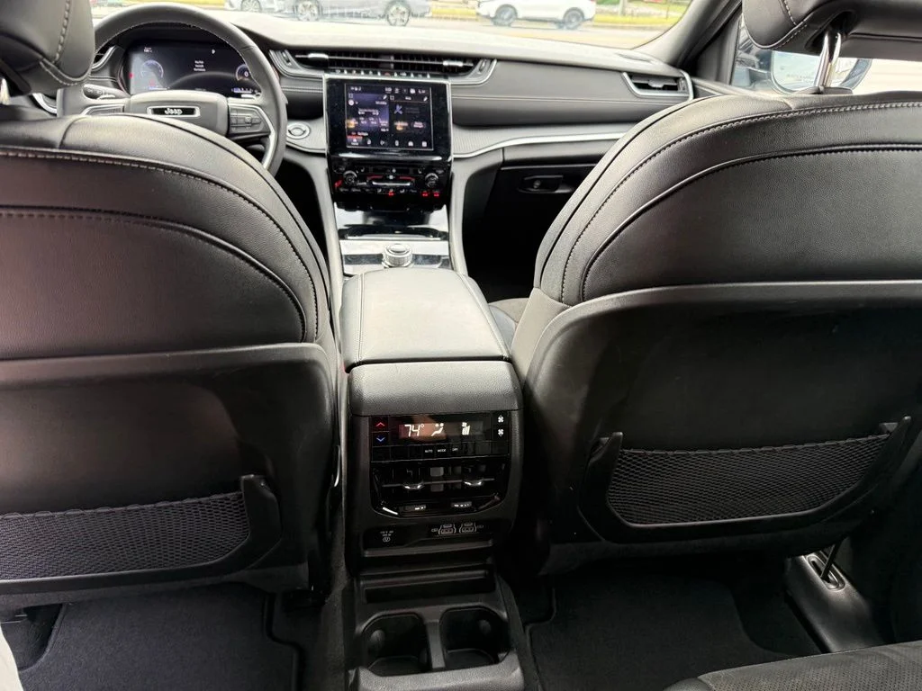 Used 2023 Silver Jeep Altitude image 17