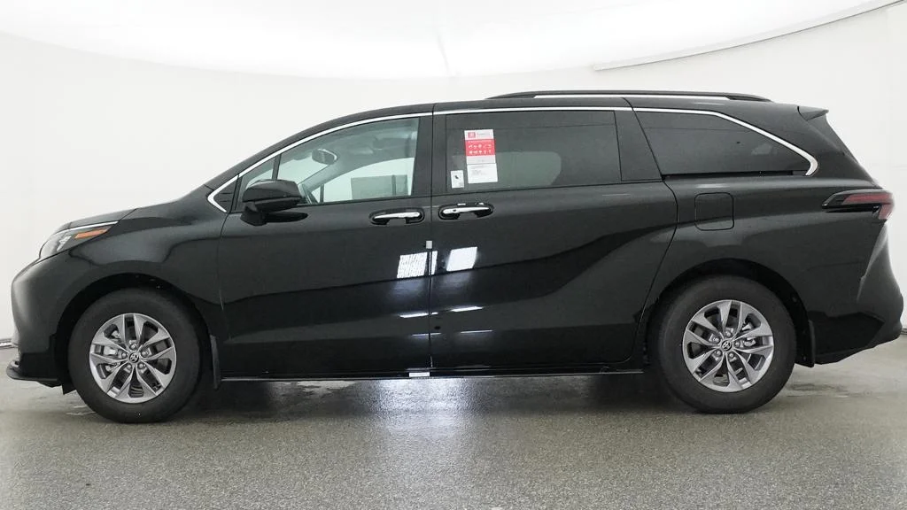 New 2026 Midnight Black Metallic Toyota XLE image 2