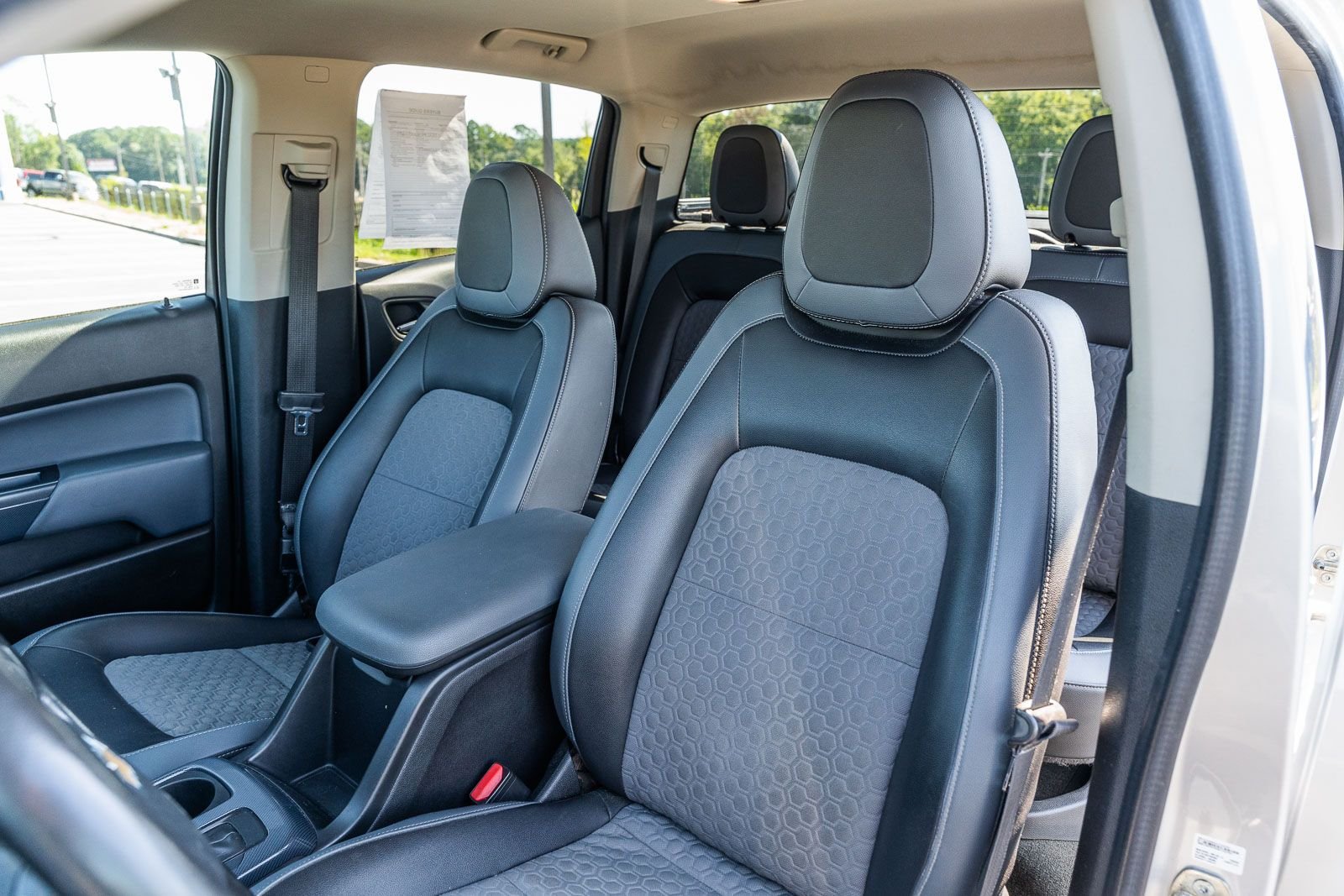 Used 2015 Silver Chevrolet Z71 image 18