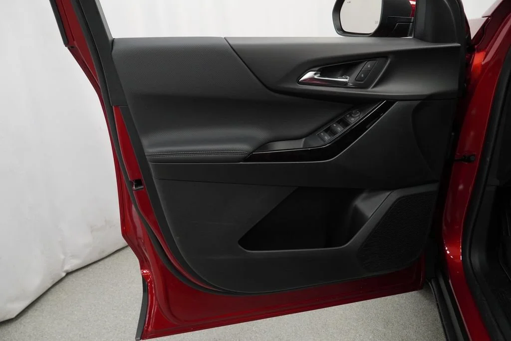 2027 Chevrolet Equinox LT - Photo 22