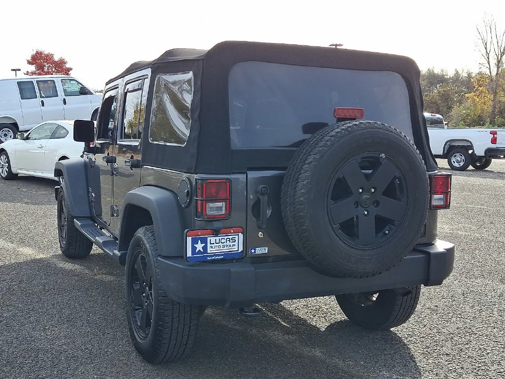 Used 2018 Gray Jeep Sport S 4x4 image 9