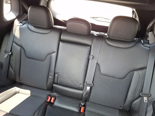Used 2023 Red Jeep Latitude image 18