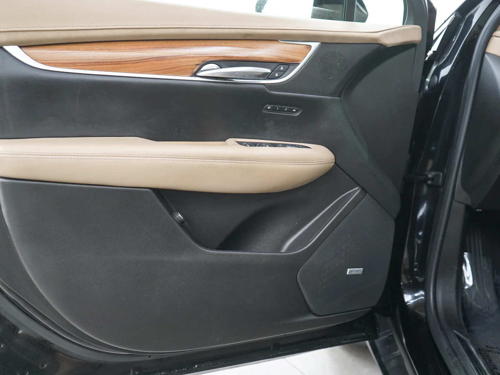 Used 2018 Stellar Black Metallic Cadillac Platinum AWD image 18