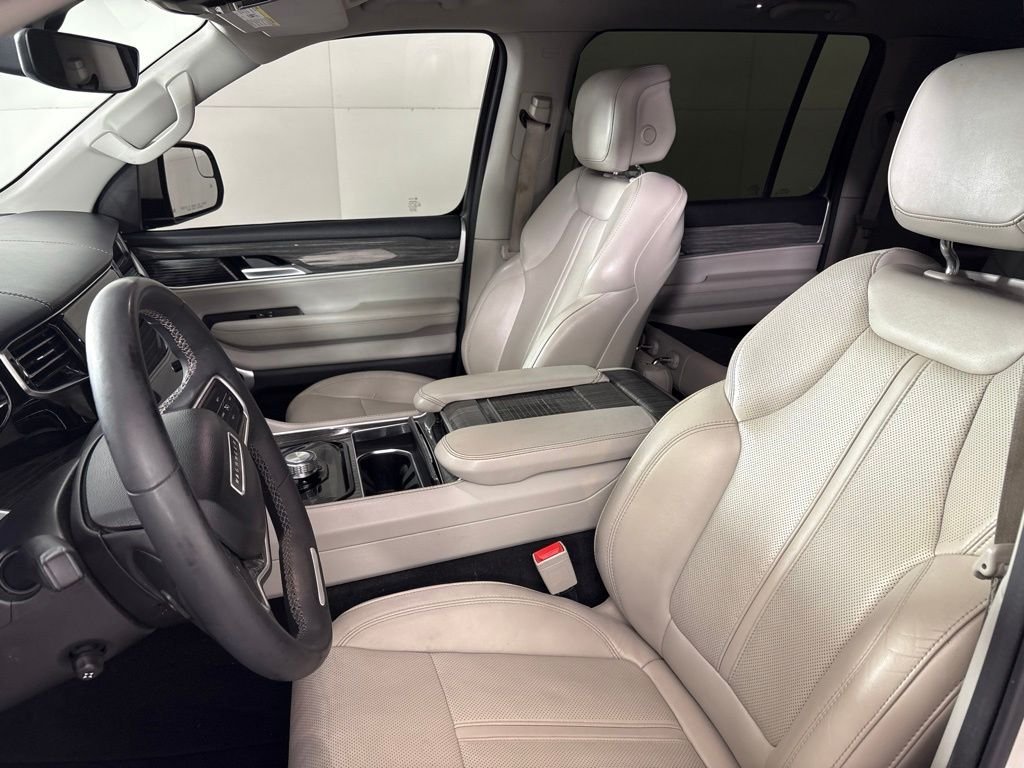 Used 2022 White Jeep Series II image 29