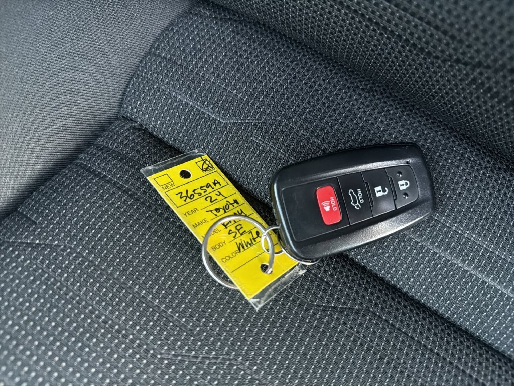2024 Toyota RAV4 SE - Photo 35
