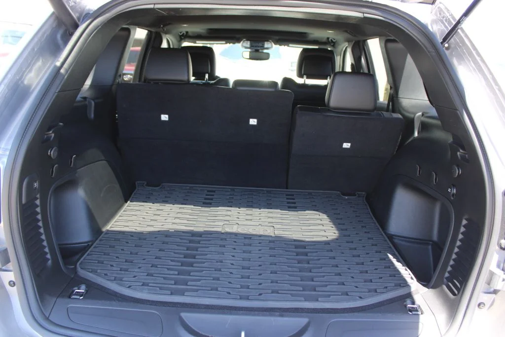 Used 2021 Silver Jeep Limited image 10