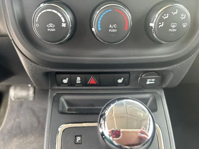 Used 2017 Blue Jeep Latitude image 16