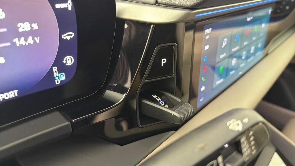 2025 Porsche Macan Base - Photo 22