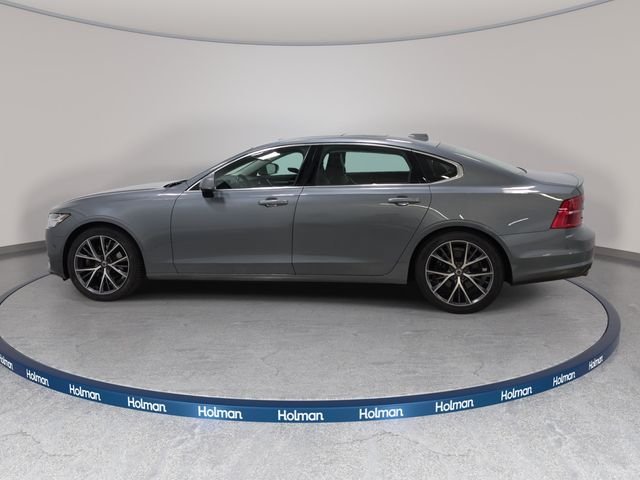 Used 2018 Gray Volvo T5 Momentum image 9