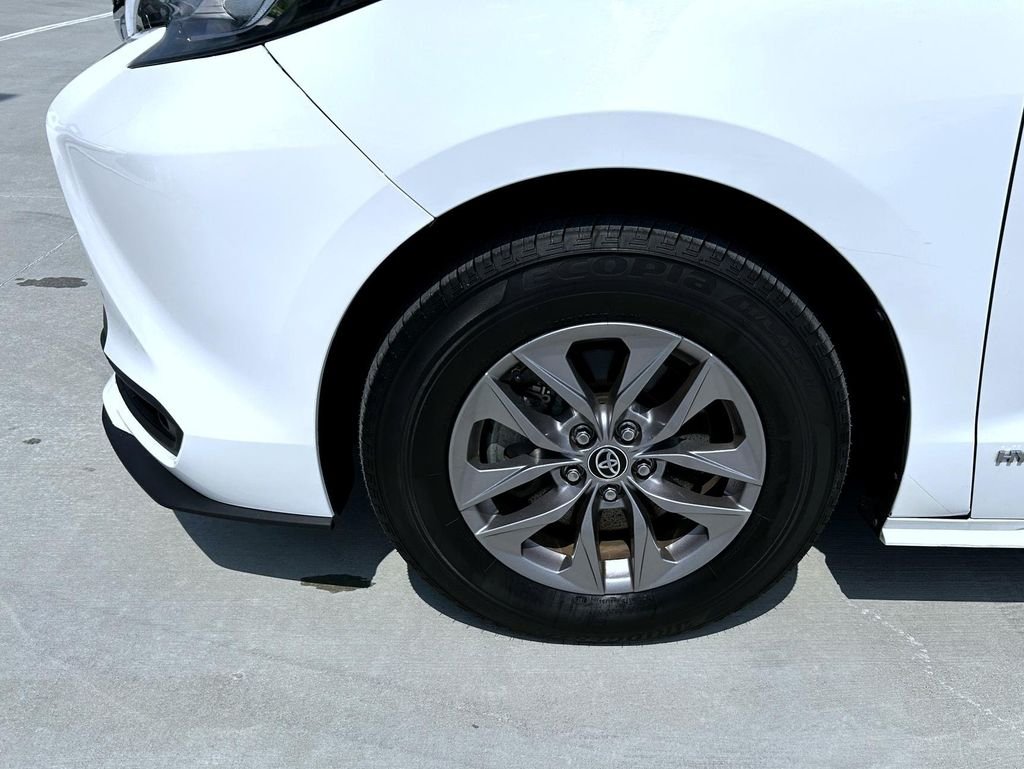 Used 2021 White Toyota LE image 23