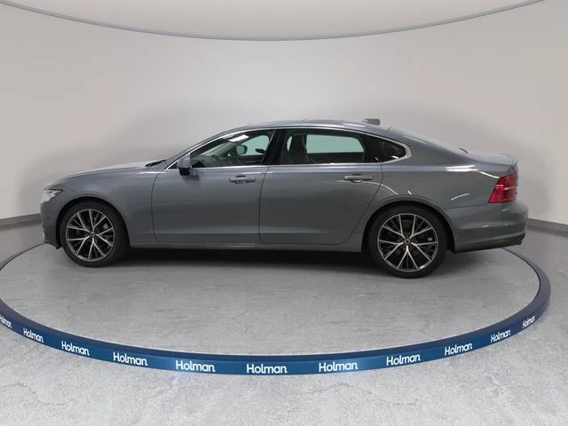 Used 2018 Gray Volvo T5 Momentum image 9