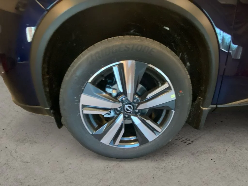 Used 2024 Deep Ocean Blue Nissan SL image 14