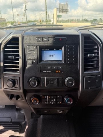Used 2022 White Ford XL image 19