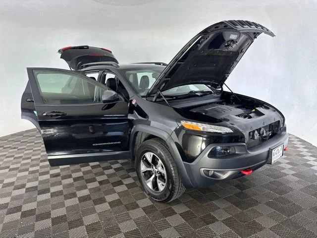 Used 2017 Black Jeep Trailhawk image 14