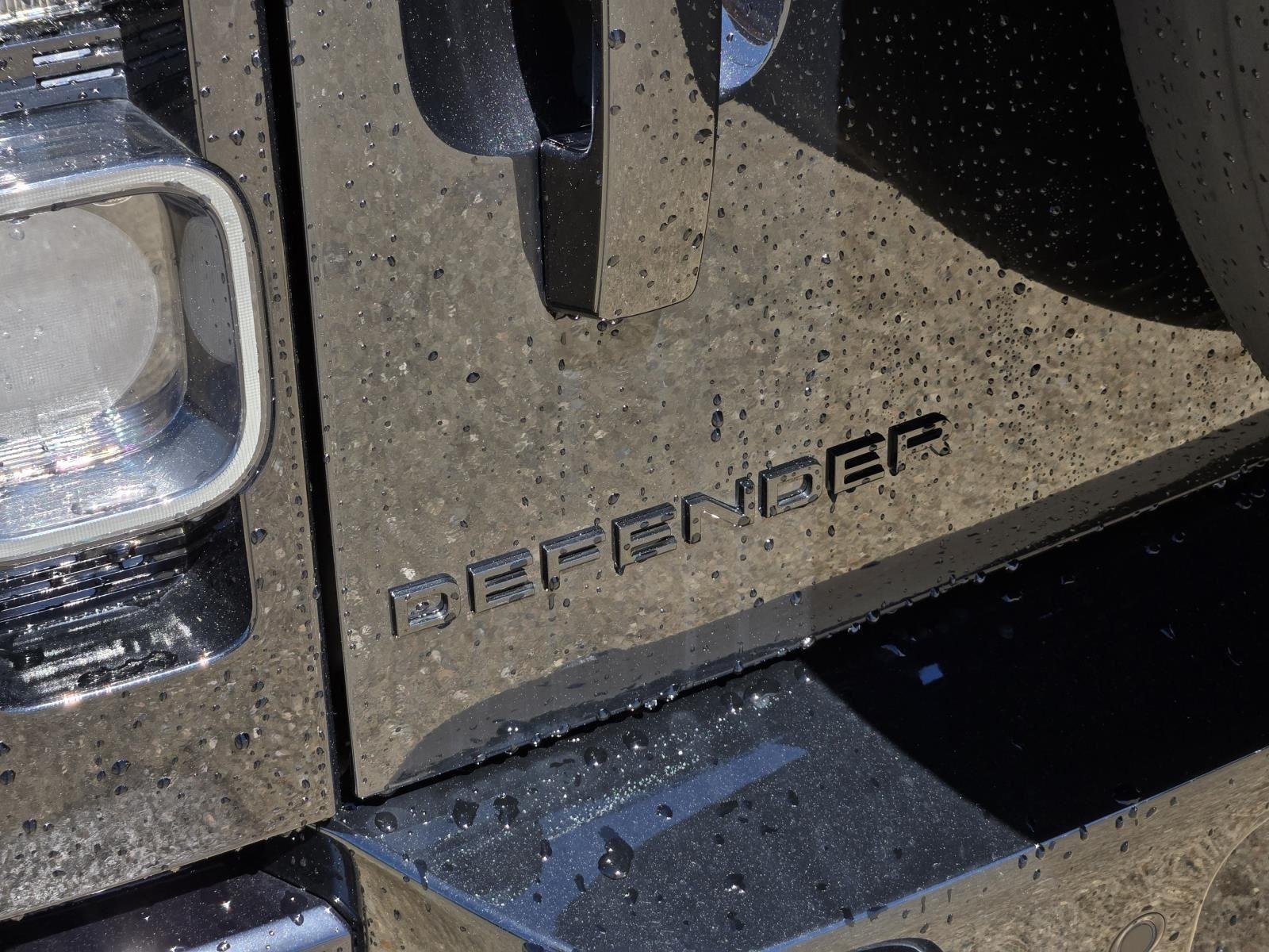 2025 Land Rover Defender V8 - Photo 8