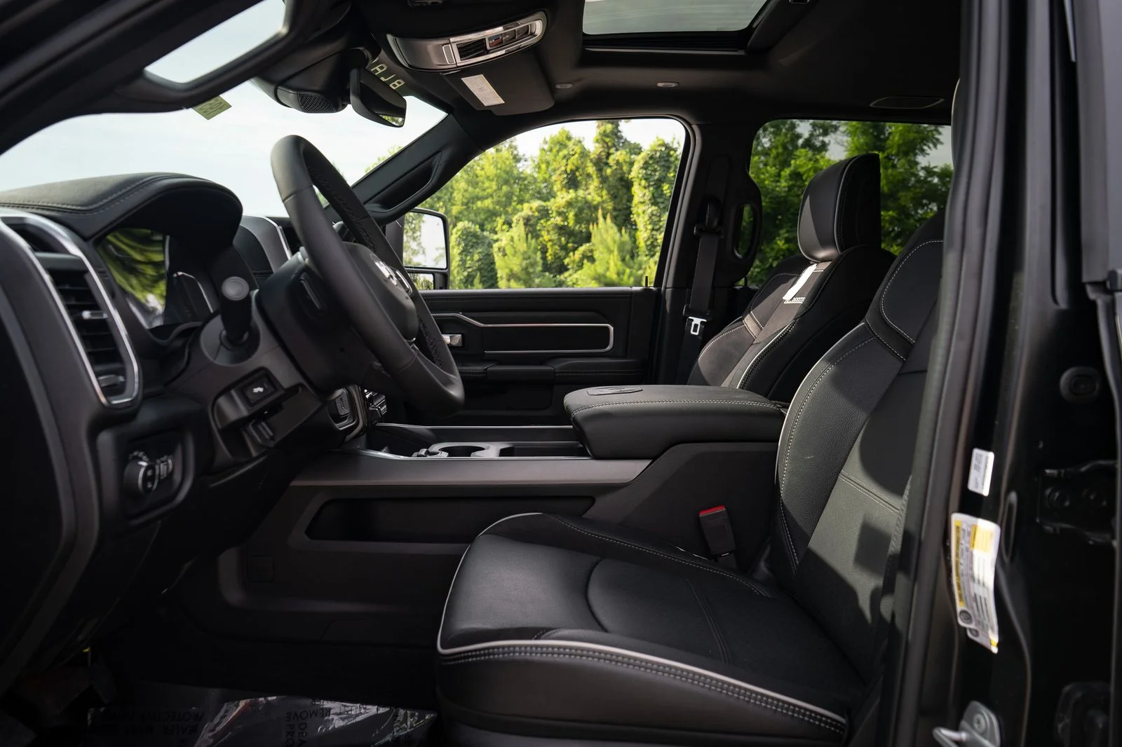 New 2026 Diamond Black Crystal Pearl-Coat Exterior Paint RAM Laramie with Black Widow Package image 25