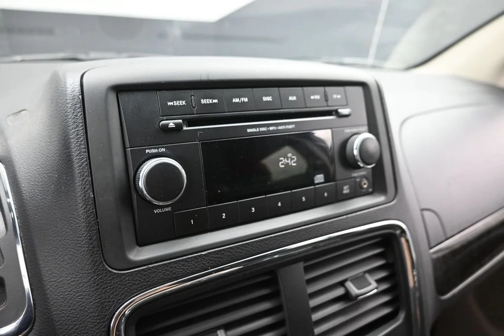 Used 2014 Silver Dodge SXT image 20