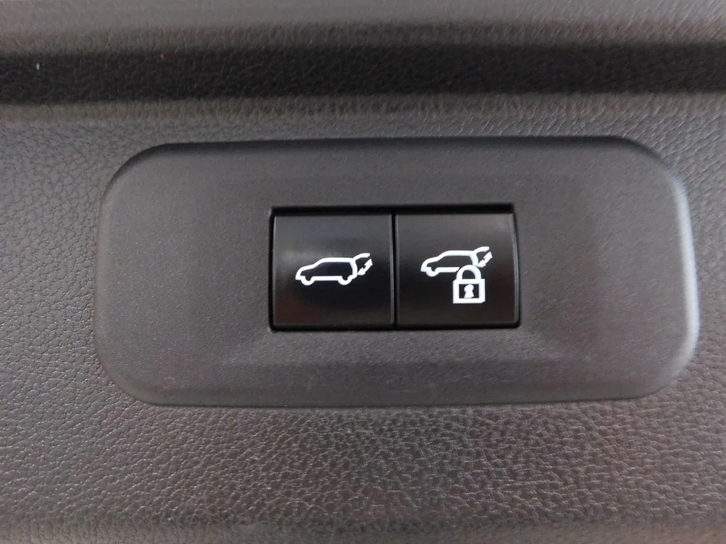 Used 2024 Cream Toyota XLE image 50