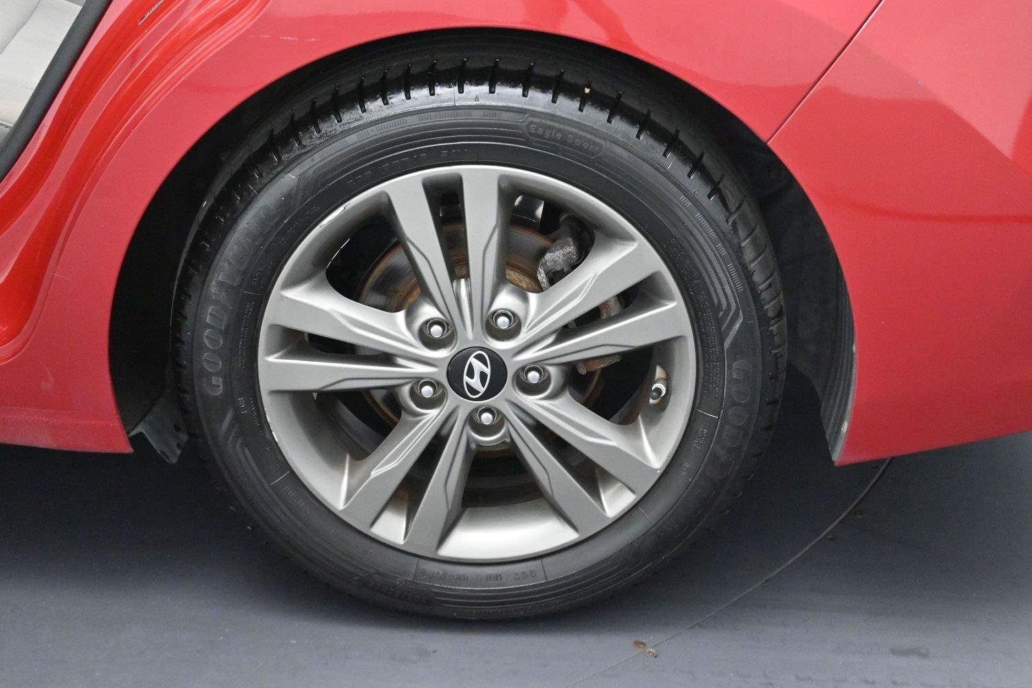 Used 2018 Scarlet Red Hyundai SEL image 31