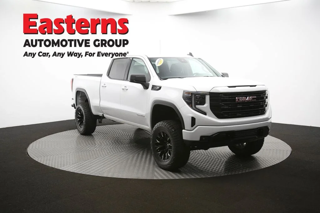 Used 2025 White GMC Elevation image 47