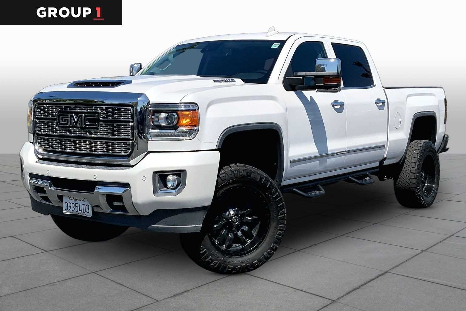 2018 GMC Sierra 4WD Crew Cab Standard Box Denali's photo