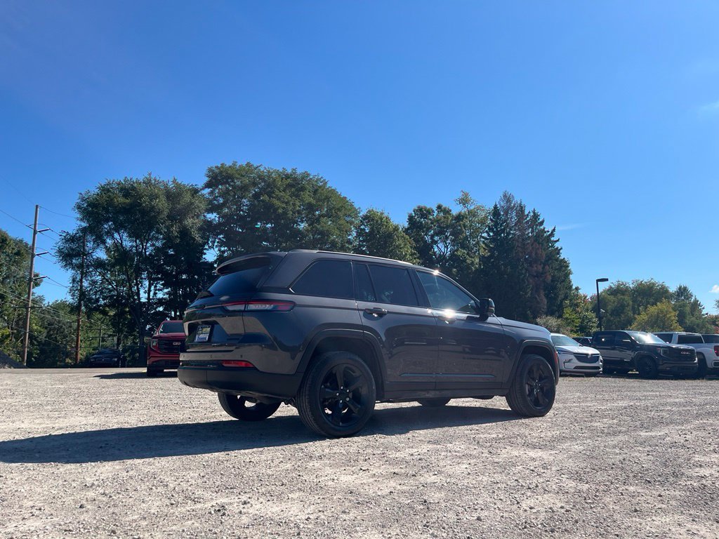 Used 2024 Gray Metallic Jeep Limited image 5