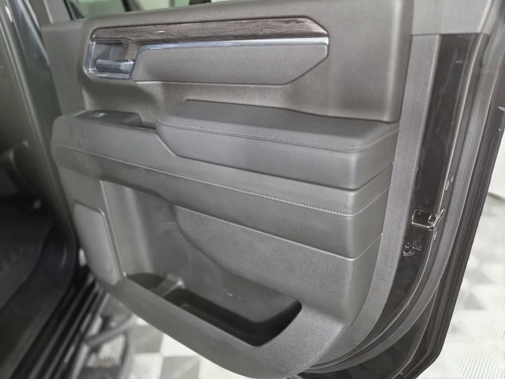 Used 2025 Black Chevrolet LTZ image 31