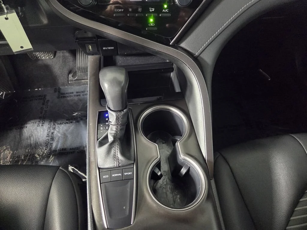 Used 2024 Ice Toyota SE image 13